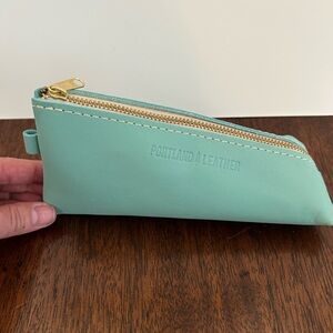 Portland Leather Aqua Zipper Alpine Pouch